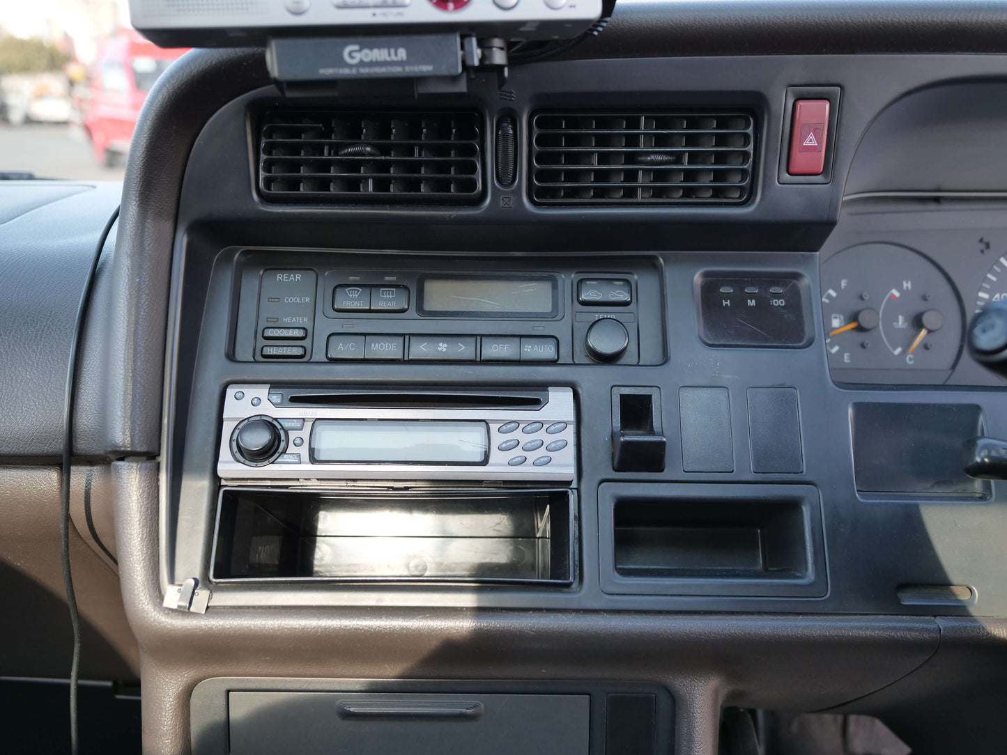 1996 TOYOTA HIACE SUPER CUSTOM 4WD DIESEL VAN