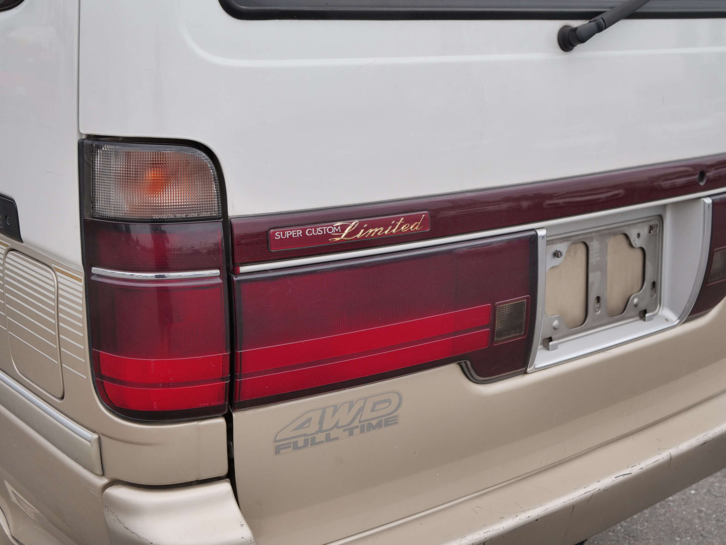 1993 TOYOTA HIACE SUPER CUSTOM LIMITED 4WD DIESEL VAN