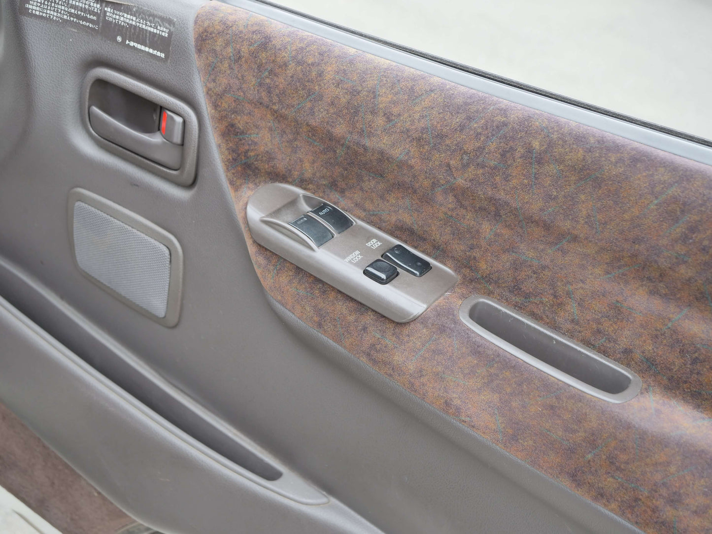 1993 TOYOTA HIACE SUPER CUSTOM LIMITED 4WD DIESEL VAN