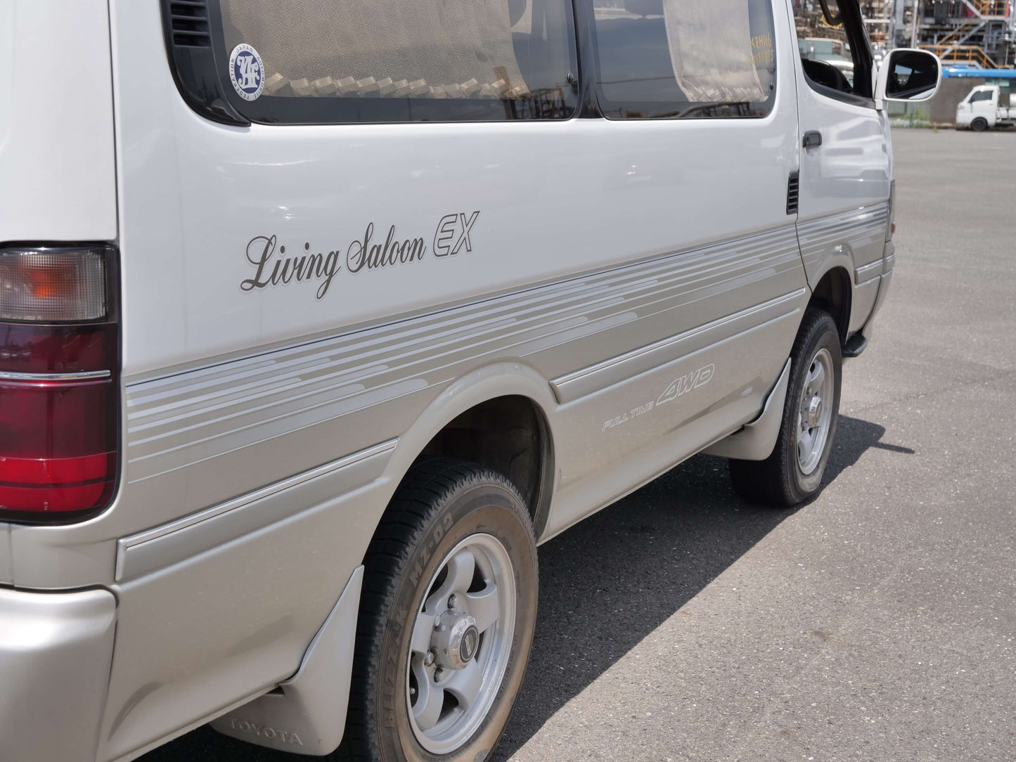 1995 TOYOTA HIACE SUPER CUSTOM 4WD DIESEL VAN