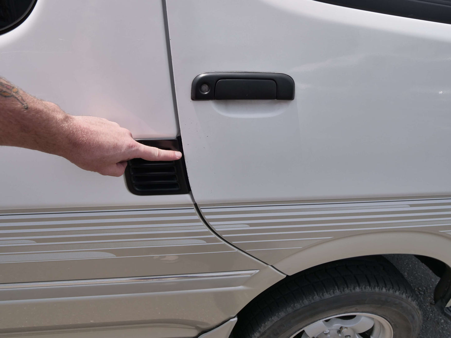 1995 TOYOTA HIACE SUPER CUSTOM 4WD DIESEL VAN