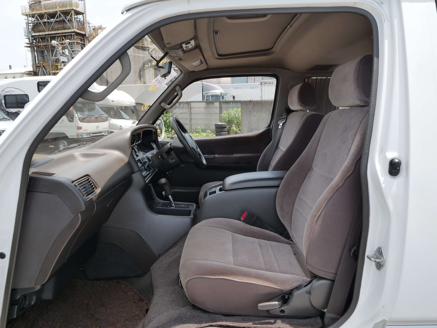1995 TOYOTA HIACE SUPER CUSTOM 4WD DIESEL VAN