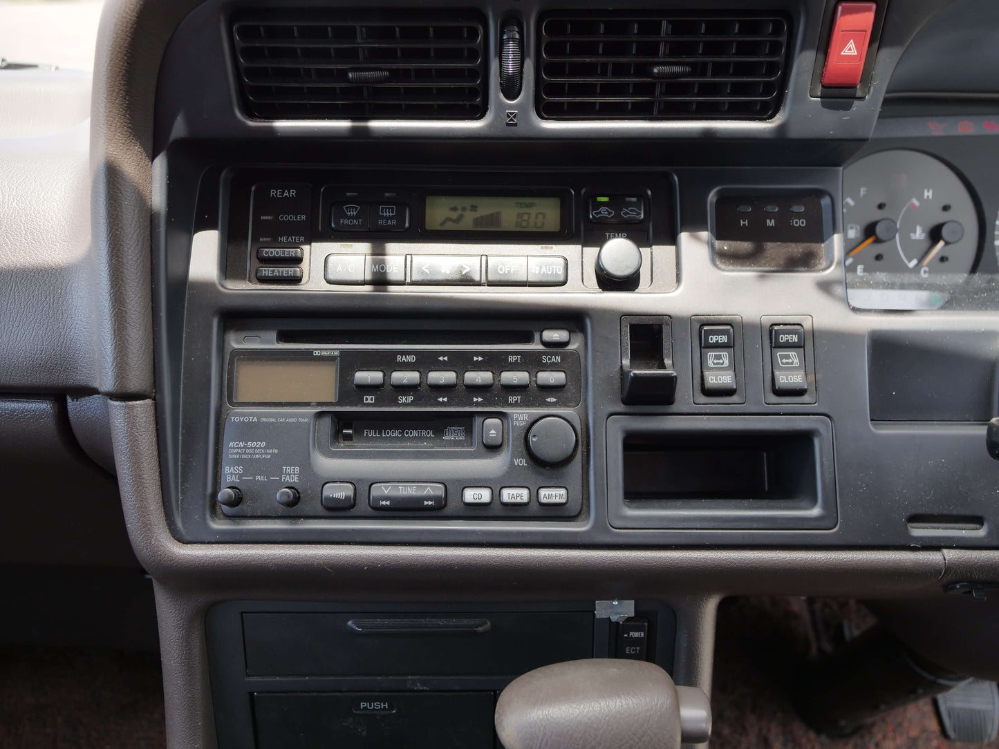 1995 TOYOTA HIACE SUPER CUSTOM 4WD DIESEL VAN