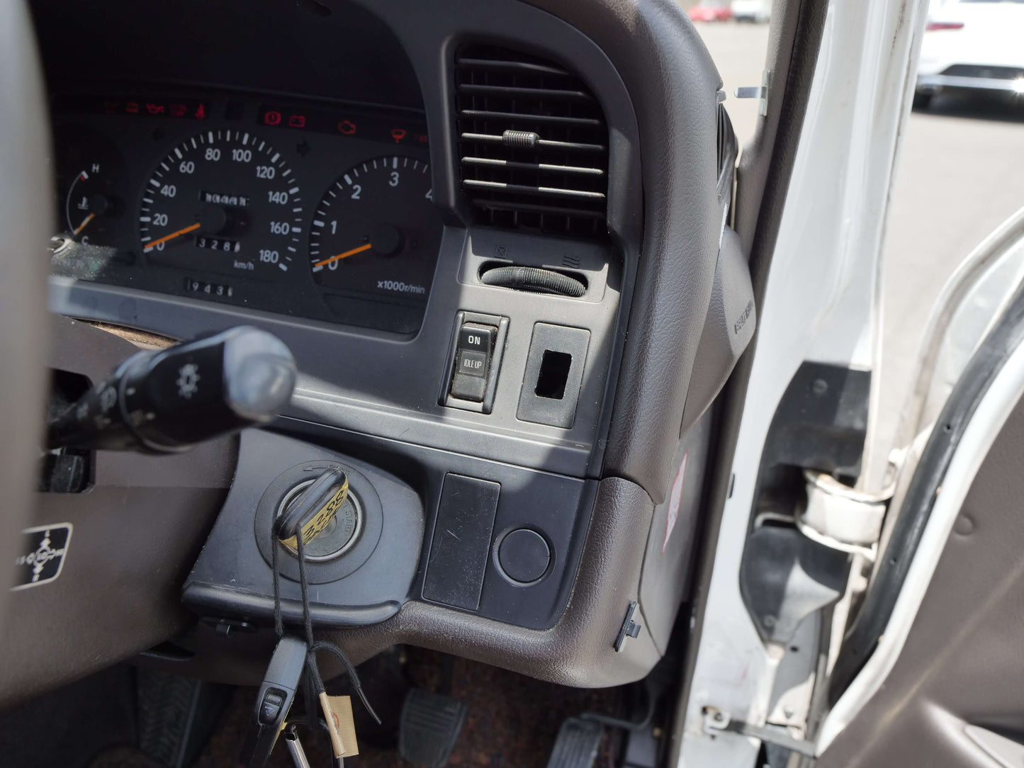 1995 TOYOTA HIACE SUPER CUSTOM 4WD DIESEL VAN