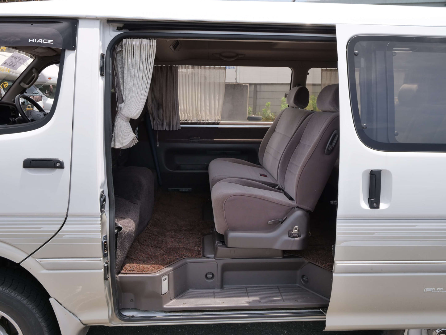 1995 TOYOTA HIACE SUPER CUSTOM 4WD DIESEL VAN